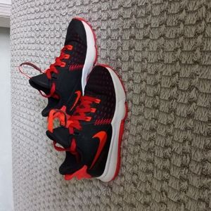 Nike chosen 1 size 1Y